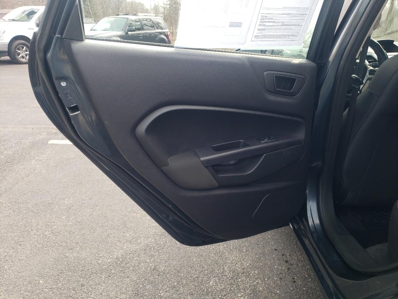 Ford Fiesta 5dr HB SE 2011