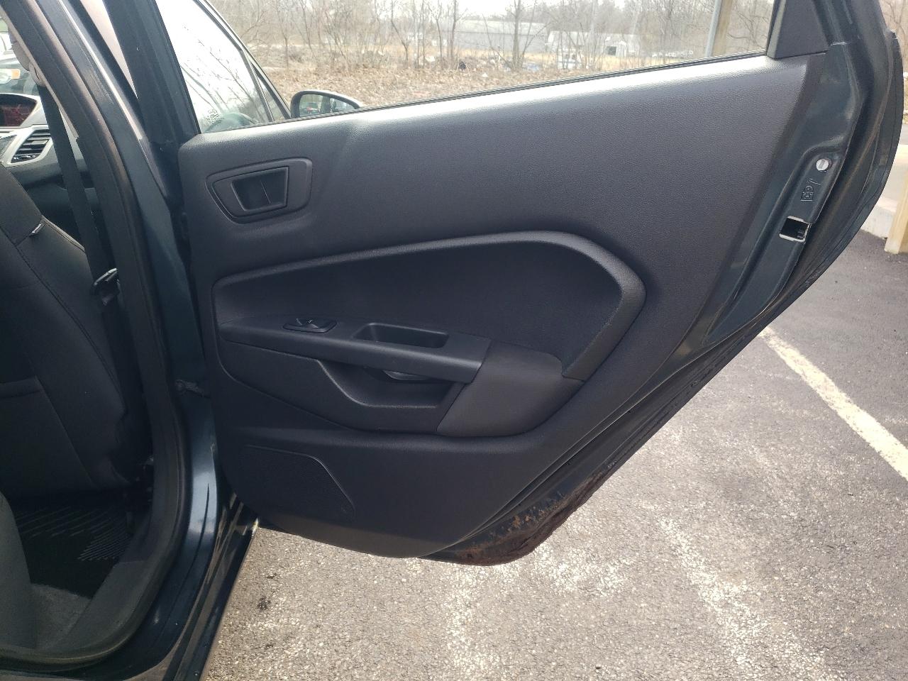 Ford Fiesta 5dr HB SE 2011