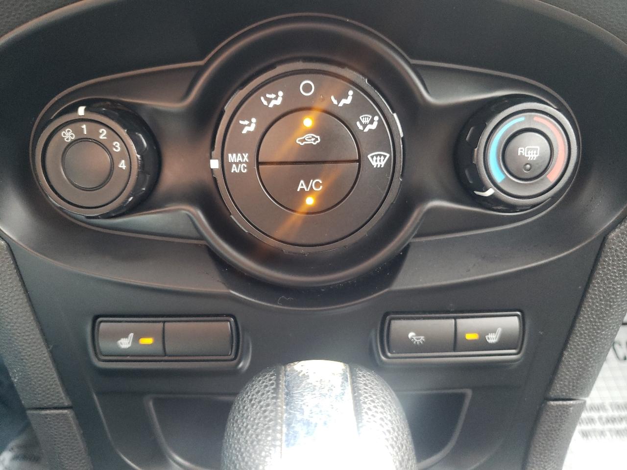 Ford Fiesta 5dr HB SE 2011