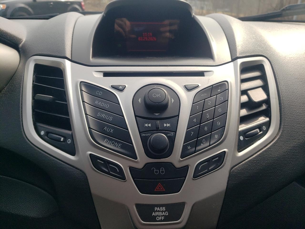 Ford Fiesta 5dr HB SE 2011