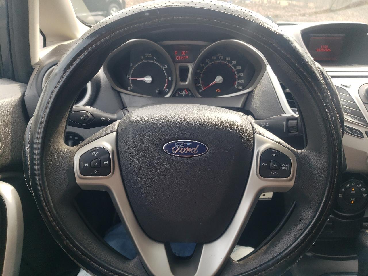 Ford Fiesta 5dr HB SE 2011