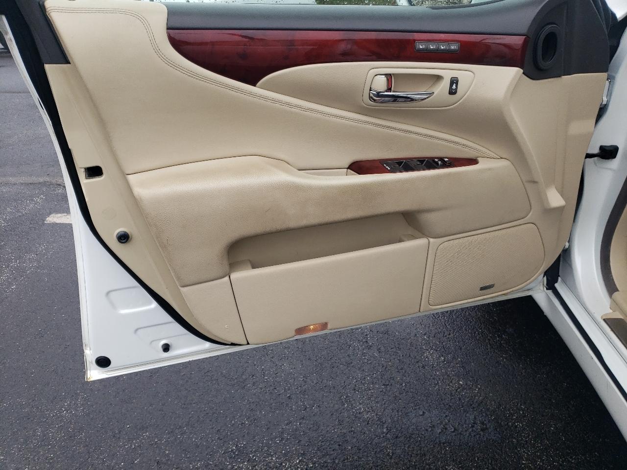 Lexus LS 460 4dr Sdn AWD 2011