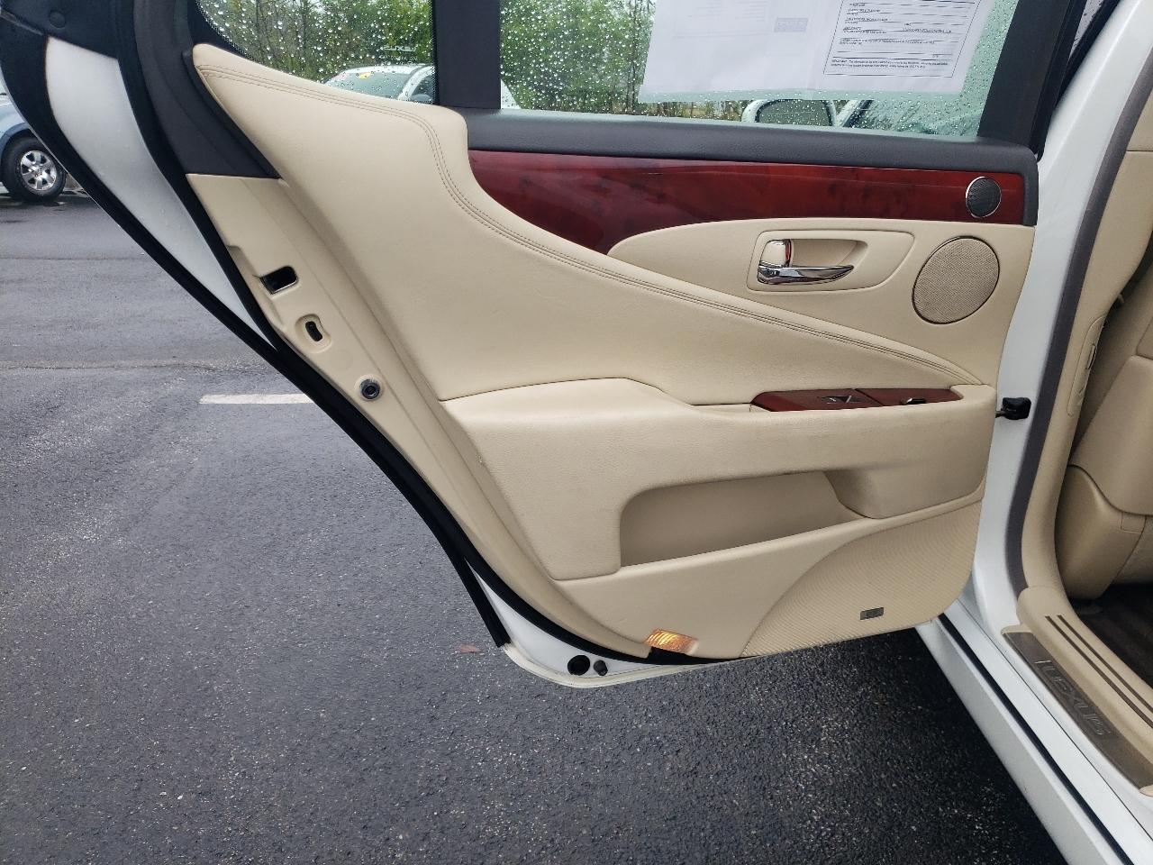 Lexus LS 460 4dr Sdn AWD 2011