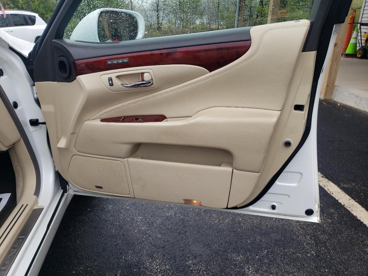 Lexus LS 460 4dr Sdn AWD 2011