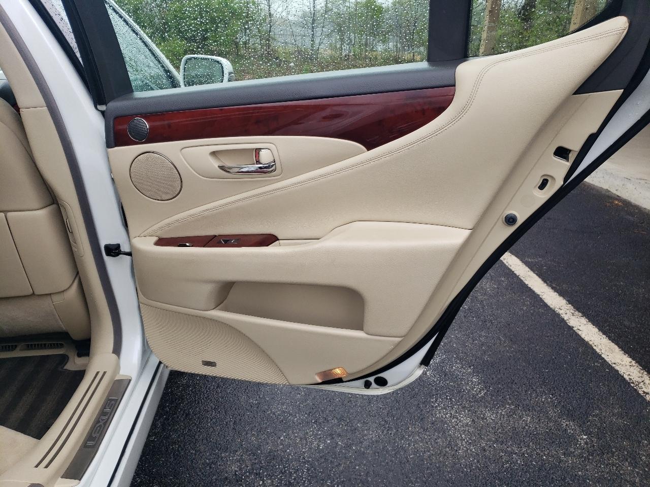 Lexus LS 460 4dr Sdn AWD 2011