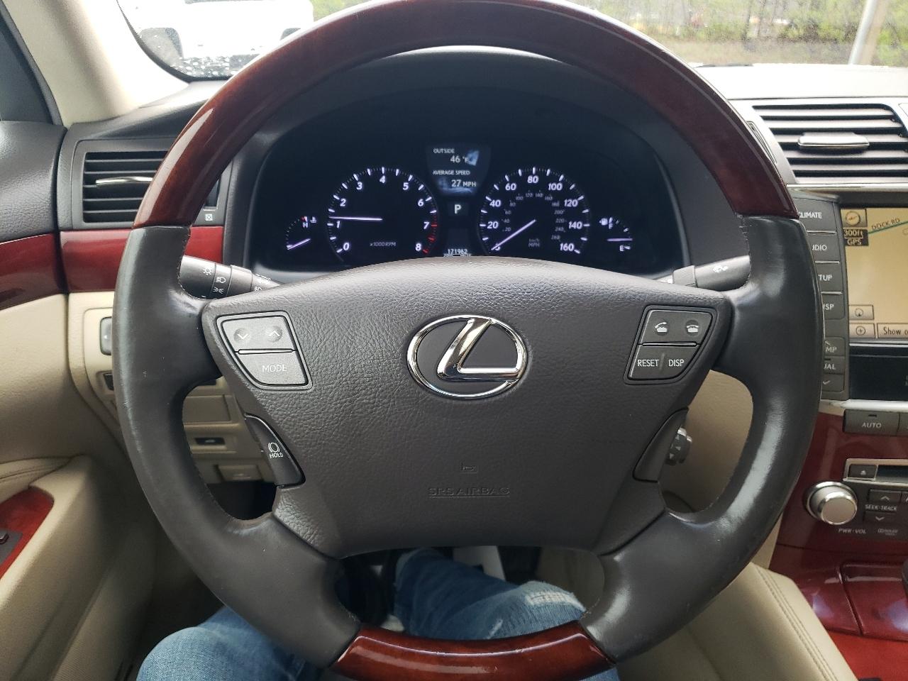 Lexus LS 460 4dr Sdn AWD 2011