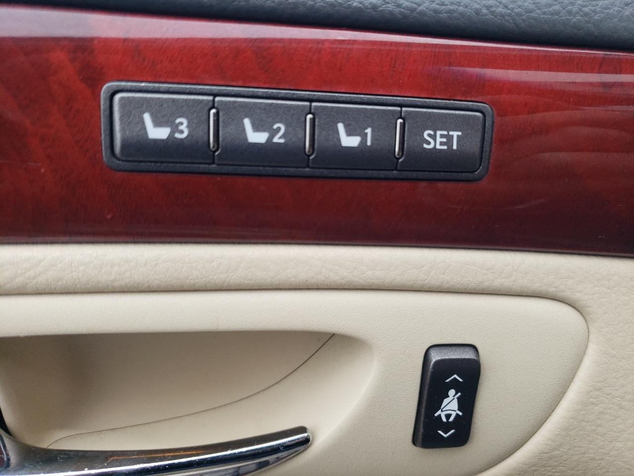 Lexus LS 460 4dr Sdn AWD 2011