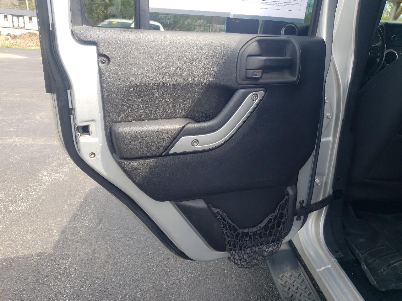 Jeep Wrangler Unlimited 4WD 4dr Sahara 2012