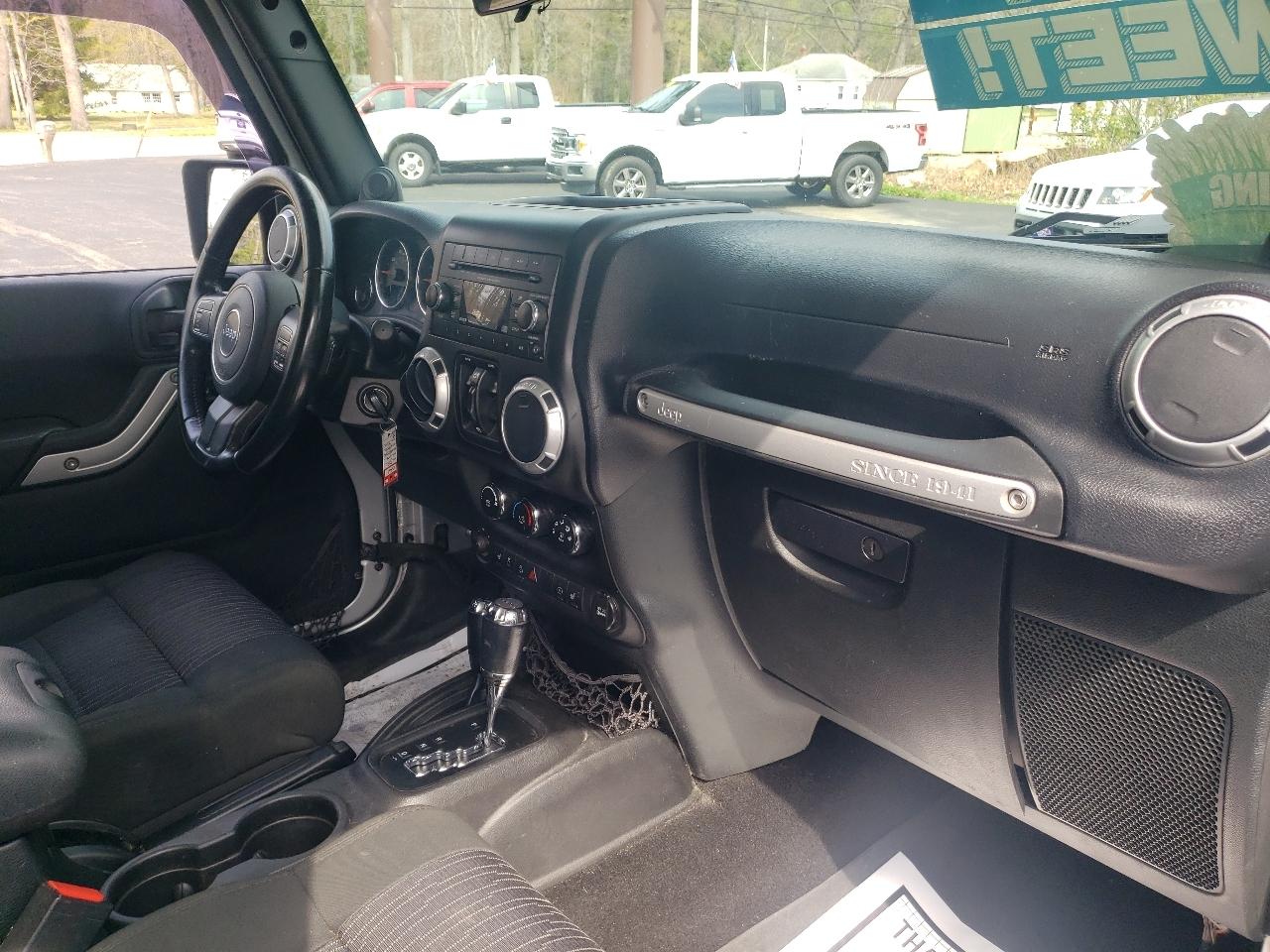 Jeep Wrangler Unlimited 4WD 4dr Sahara 2012