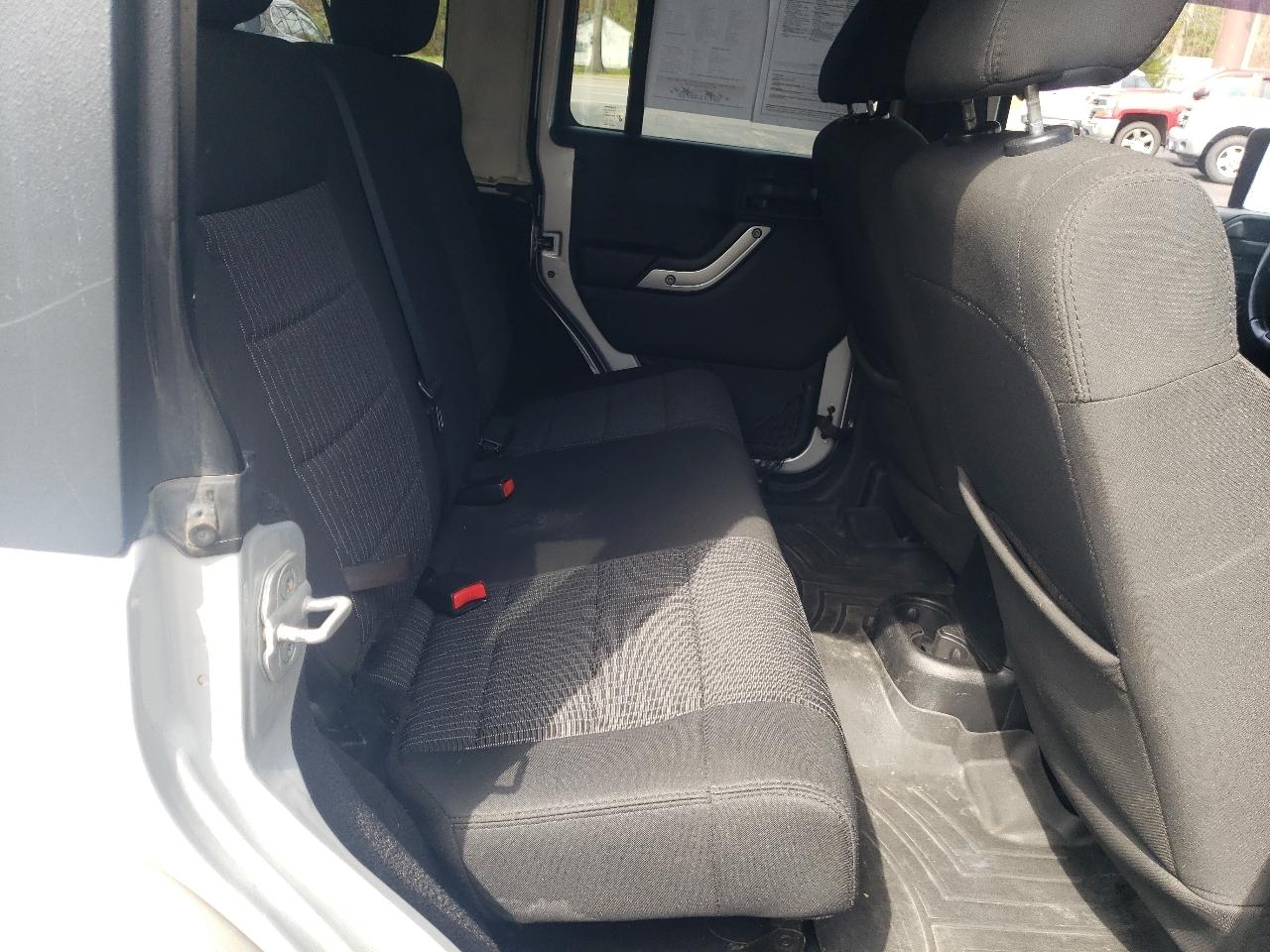 Jeep Wrangler Unlimited 4WD 4dr Sahara 2012