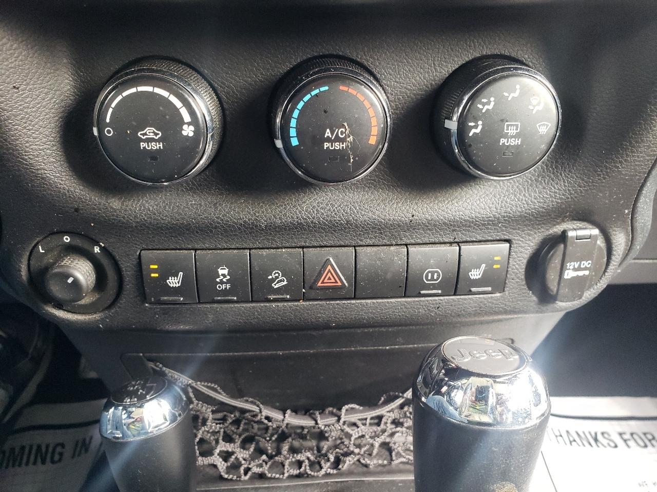 Jeep Wrangler Unlimited 4WD 4dr Sahara 2012