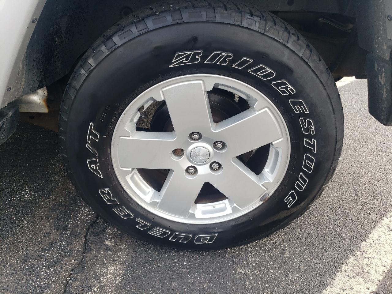 Jeep Wrangler Unlimited 4WD 4dr Sahara 2012