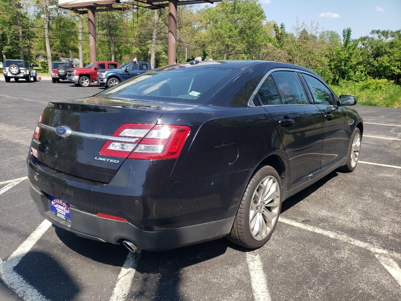 Ford Taurus Limited FWD 2019