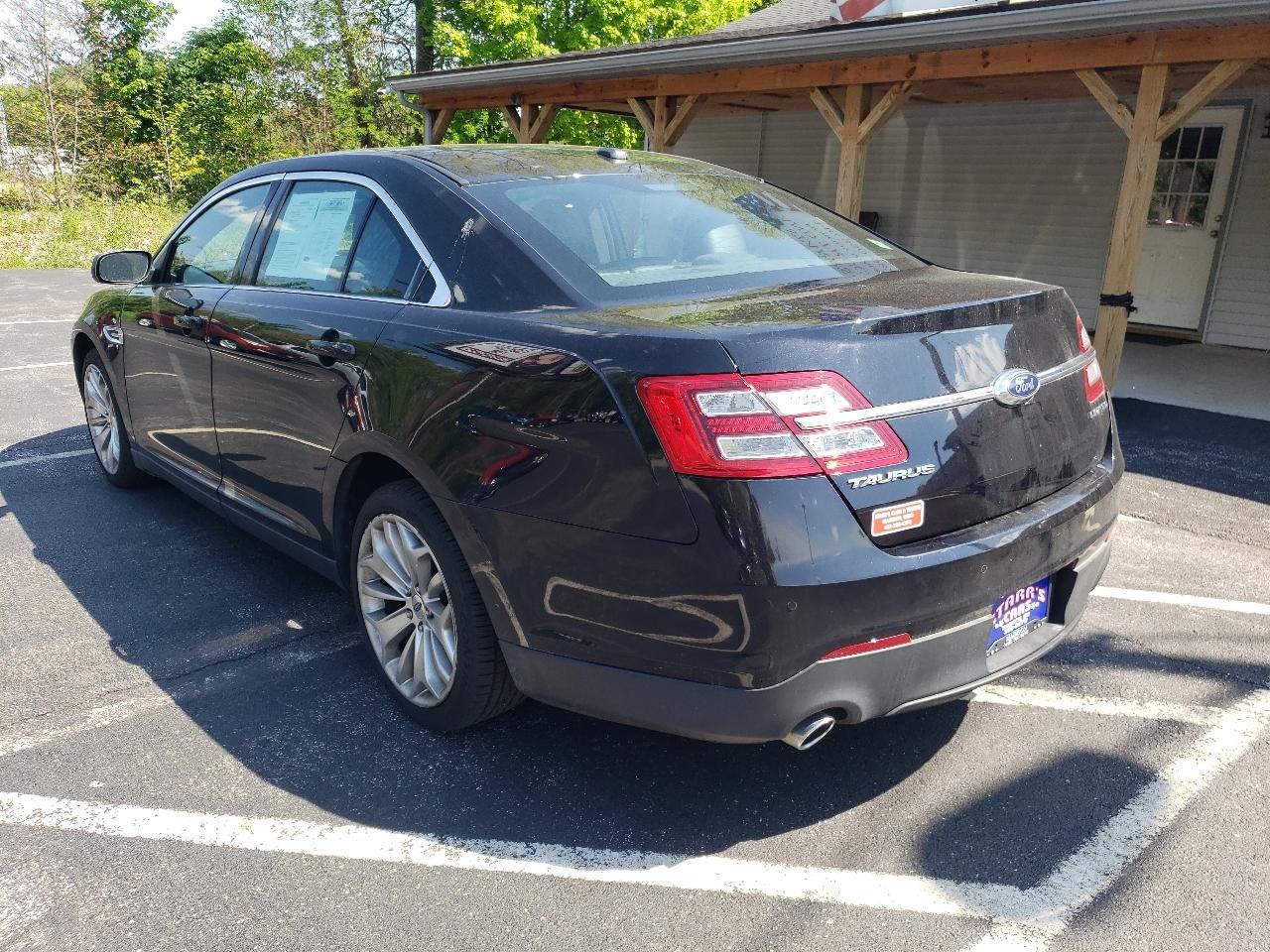 Ford Taurus Limited FWD 2019