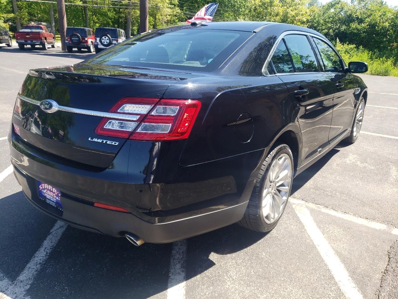 Ford Taurus Limited FWD 2019