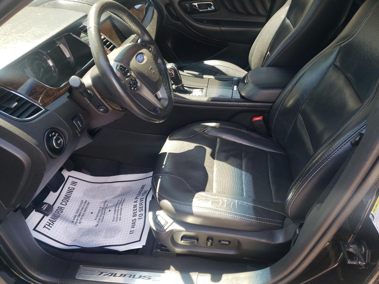 Ford Taurus Limited FWD 2019