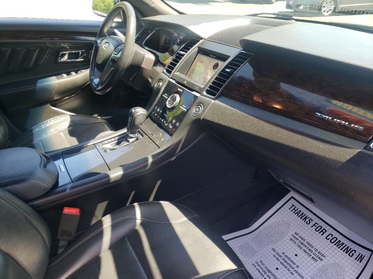 Ford Taurus Limited FWD 2019