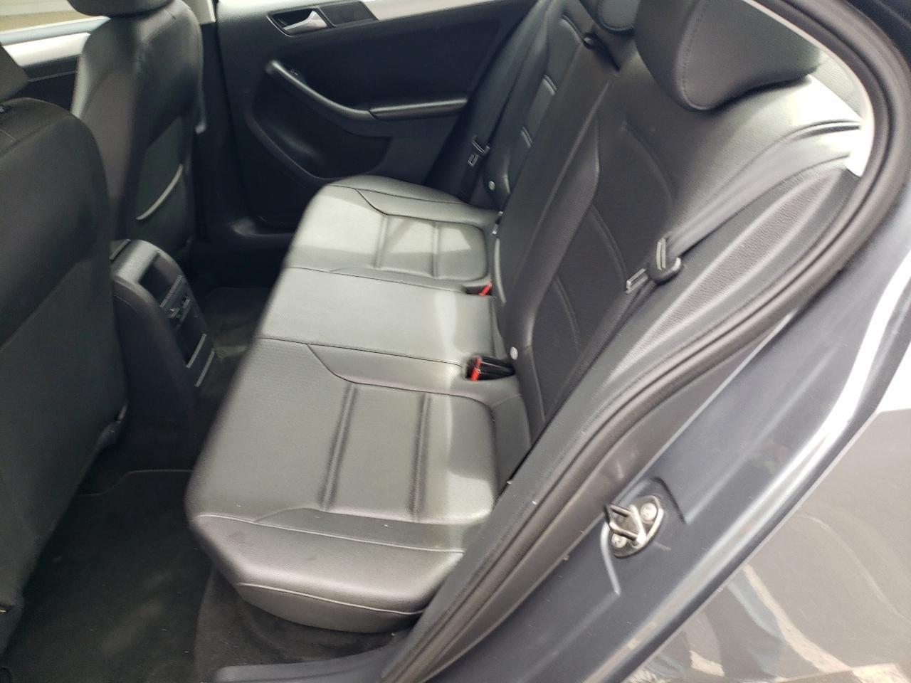 Volkswagen Jetta Sedan 4dr Auto SE PZEV 2014