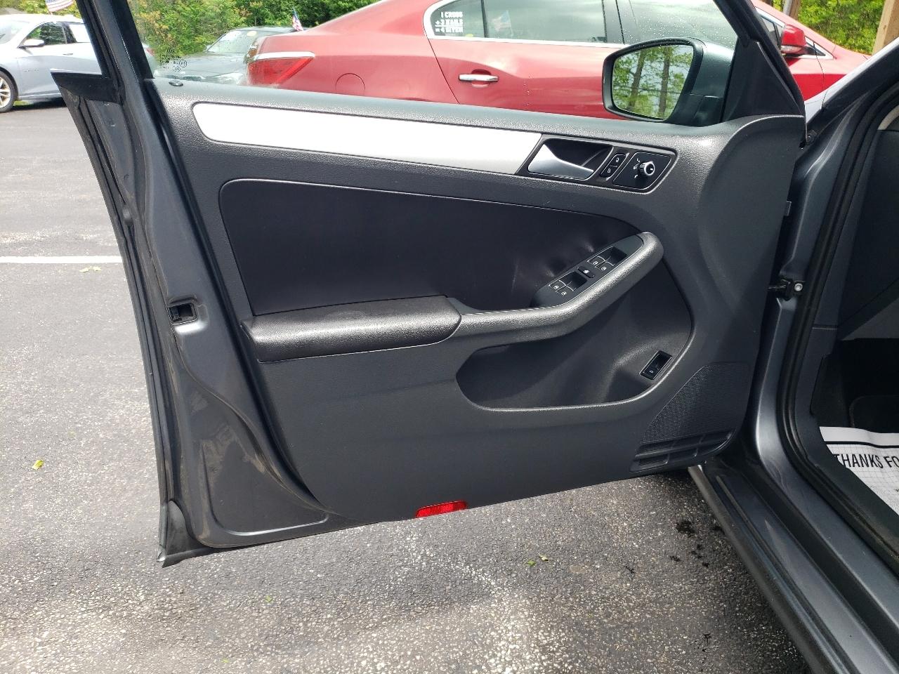 Volkswagen Jetta Sedan 4dr Auto SE PZEV 2014