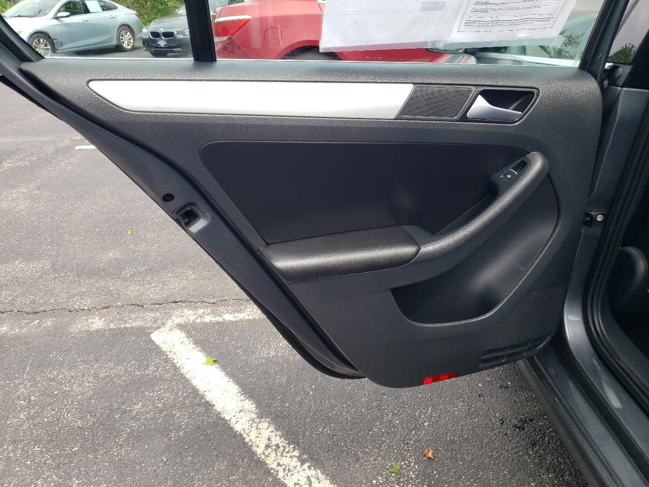 Volkswagen Jetta Sedan 4dr Auto SE PZEV 2014