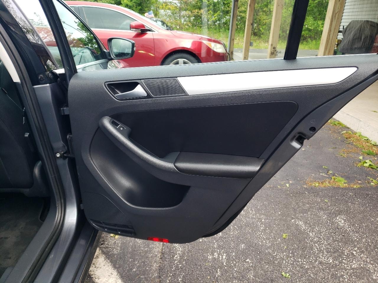Volkswagen Jetta Sedan 4dr Auto SE PZEV 2014