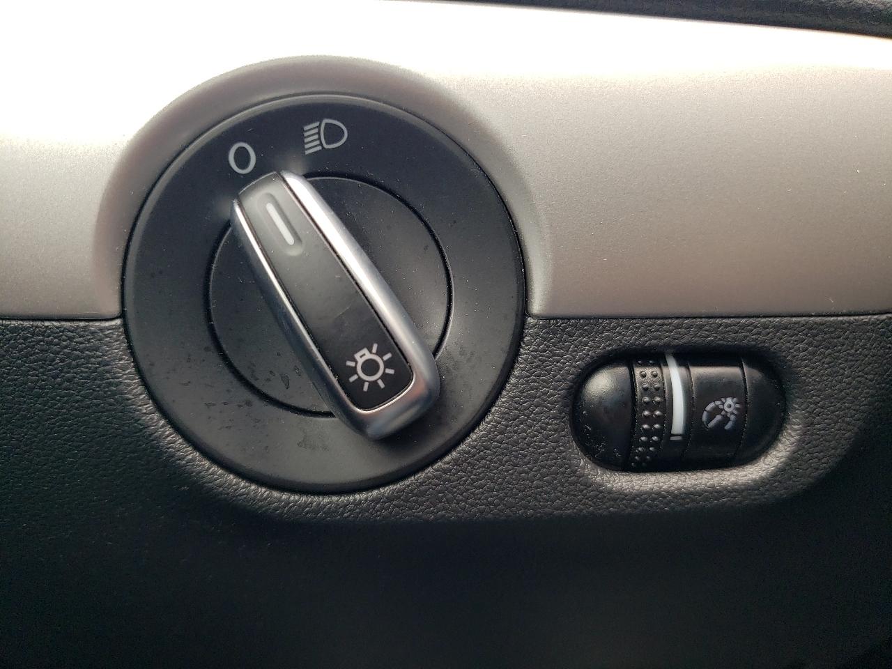 Volkswagen Jetta Sedan 4dr Auto SE PZEV 2014