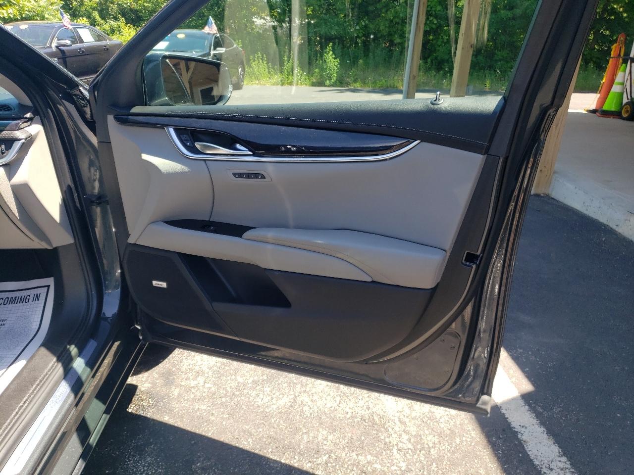 Cadillac XTS 4dr Sdn Luxury Collection AWD 2016