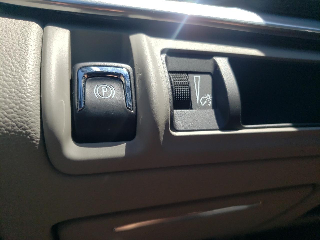 Cadillac XTS 4dr Sdn Luxury Collection AWD 2016