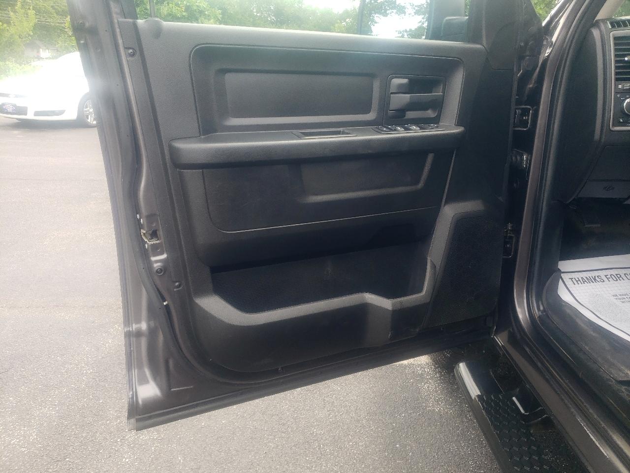 RAM 1500 Classic Tradesman 4x4 Crew Cab 5'7" Box 2019