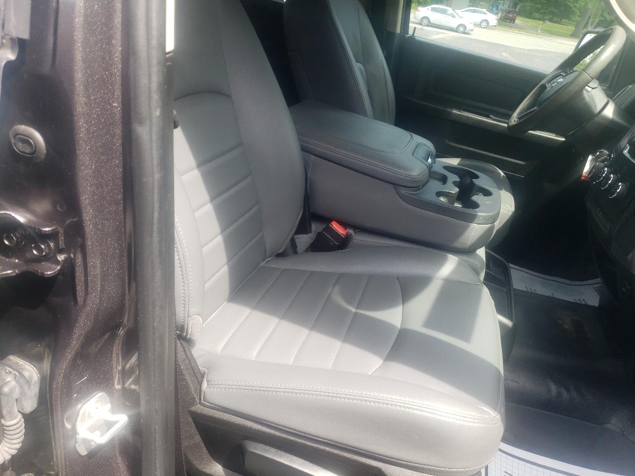 RAM 1500 Classic Tradesman 4x4 Crew Cab 5'7" Box 2019