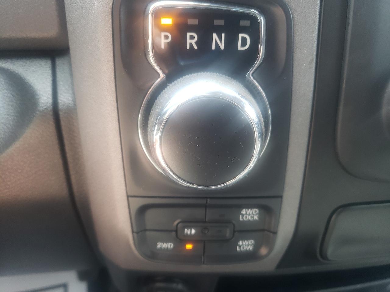 RAM 1500 Classic Tradesman 4x4 Crew Cab 5'7" Box 2019