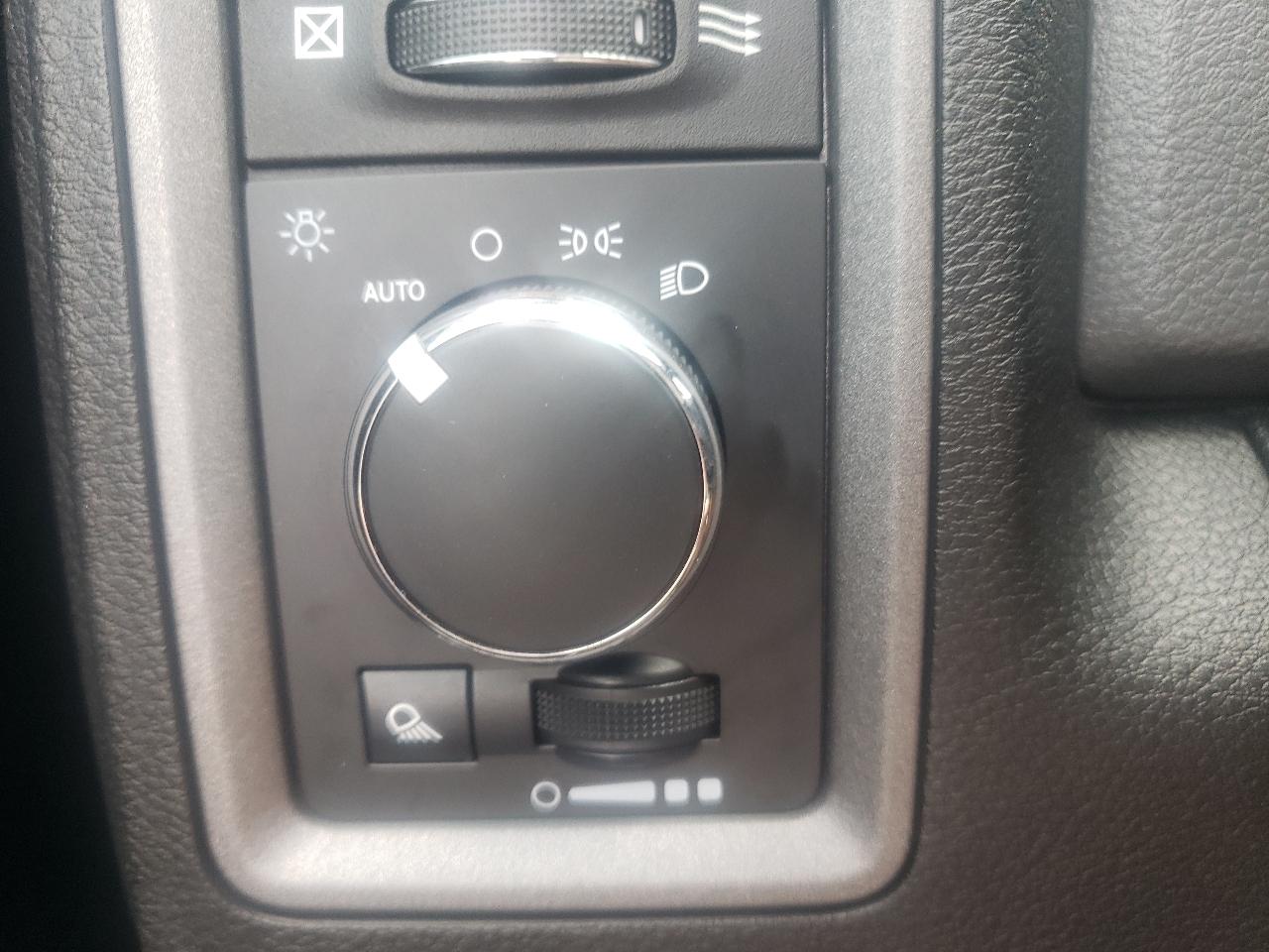 RAM 1500 Classic Tradesman 4x4 Crew Cab 5'7" Box 2019