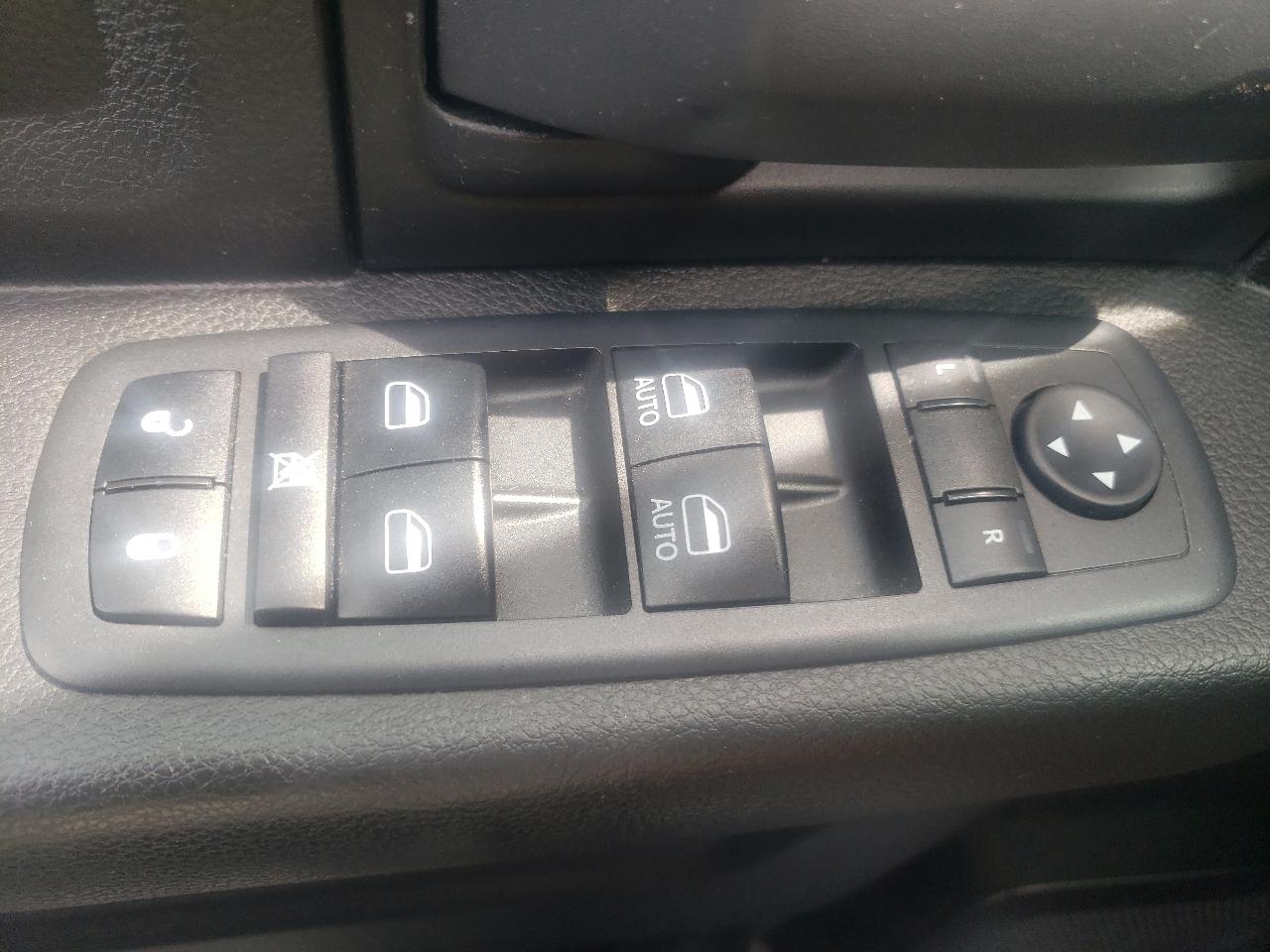 RAM 1500 Classic Tradesman 4x4 Crew Cab 5'7" Box 2019