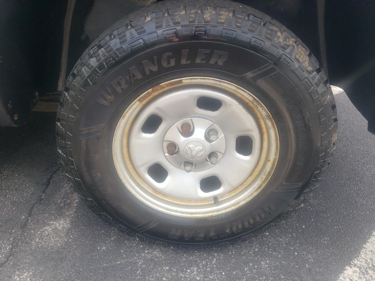 RAM 1500 Classic Tradesman 4x4 Crew Cab 5'7" Box 2019