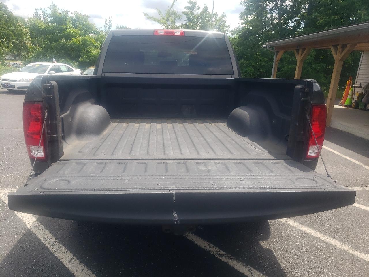 RAM 1500 Classic Tradesman 4x4 Crew Cab 5'7" Box 2019