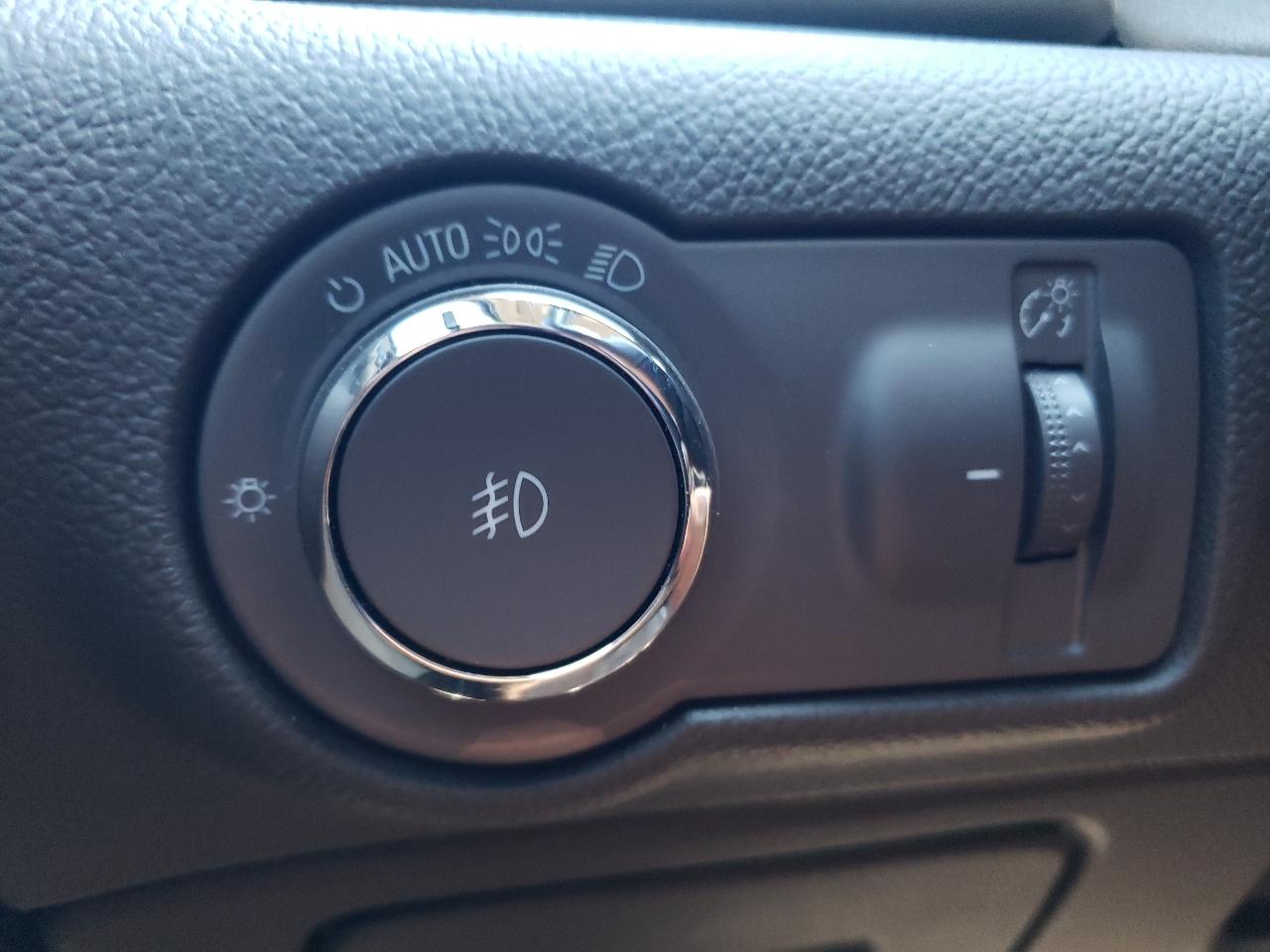 Buick Verano 4dr Sdn Leather Group 2014