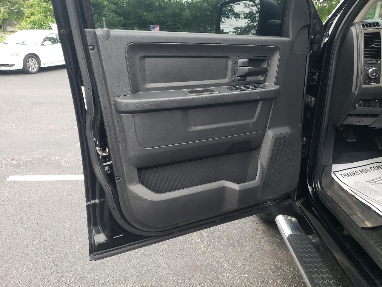 RAM 1500 4WD Quad Cab 140.5" Express 2012