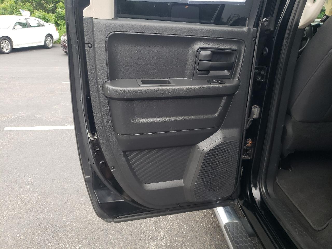 RAM 1500 4WD Quad Cab 140.5" Express 2012