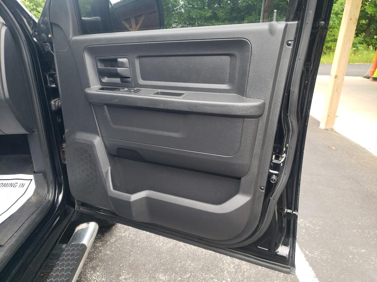 RAM 1500 4WD Quad Cab 140.5" Express 2012