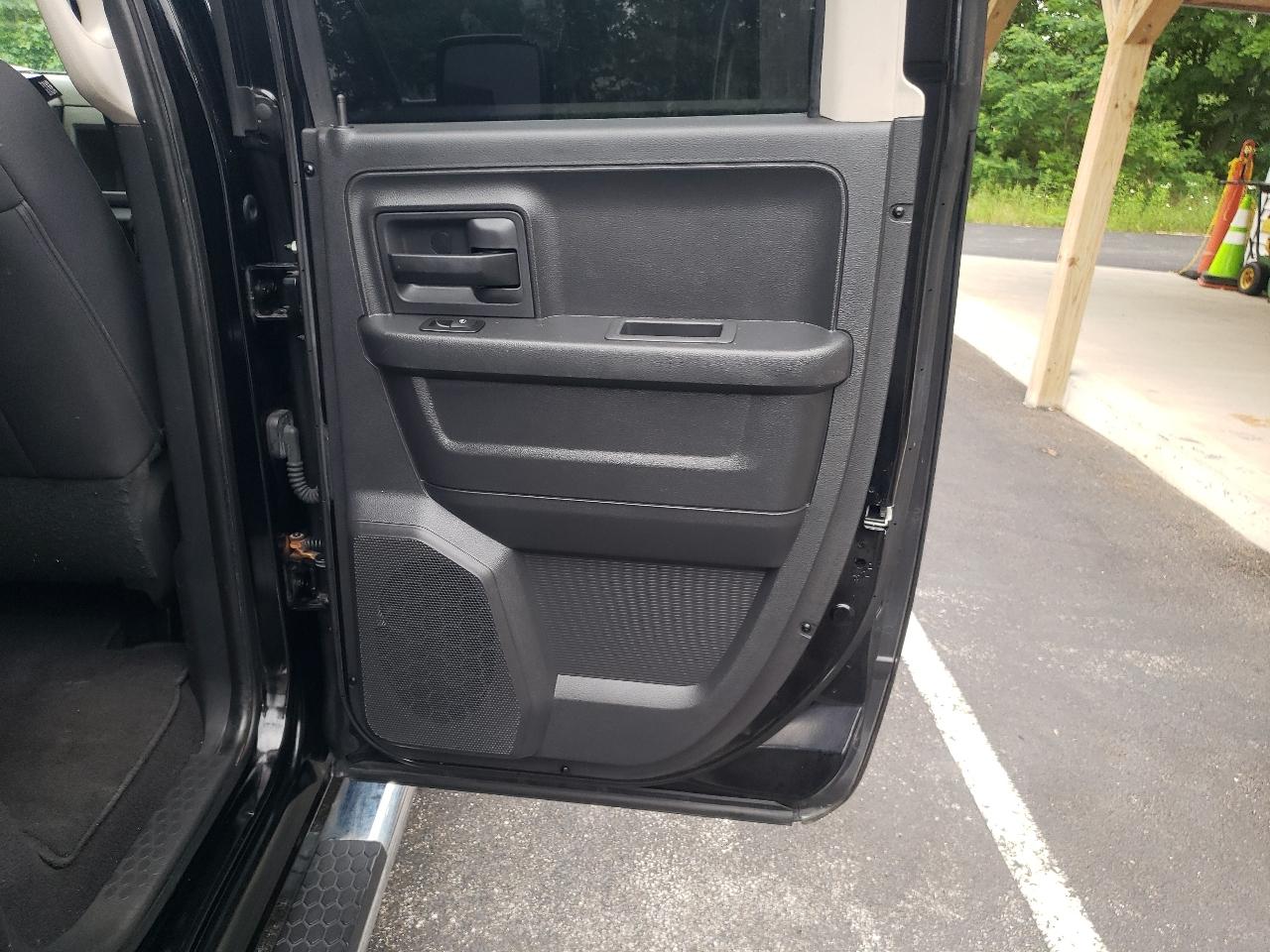 RAM 1500 4WD Quad Cab 140.5" Express 2012