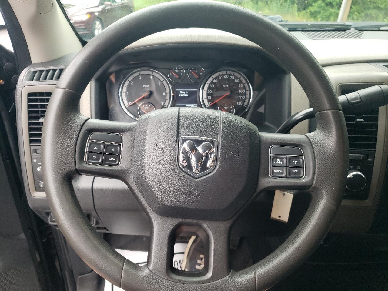 RAM 1500 4WD Quad Cab 140.5" Express 2012