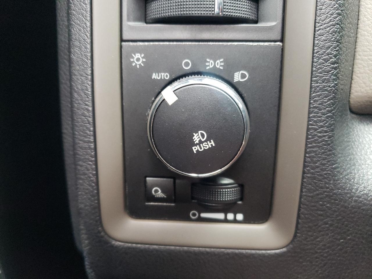 RAM 1500 4WD Quad Cab 140.5" Express 2012