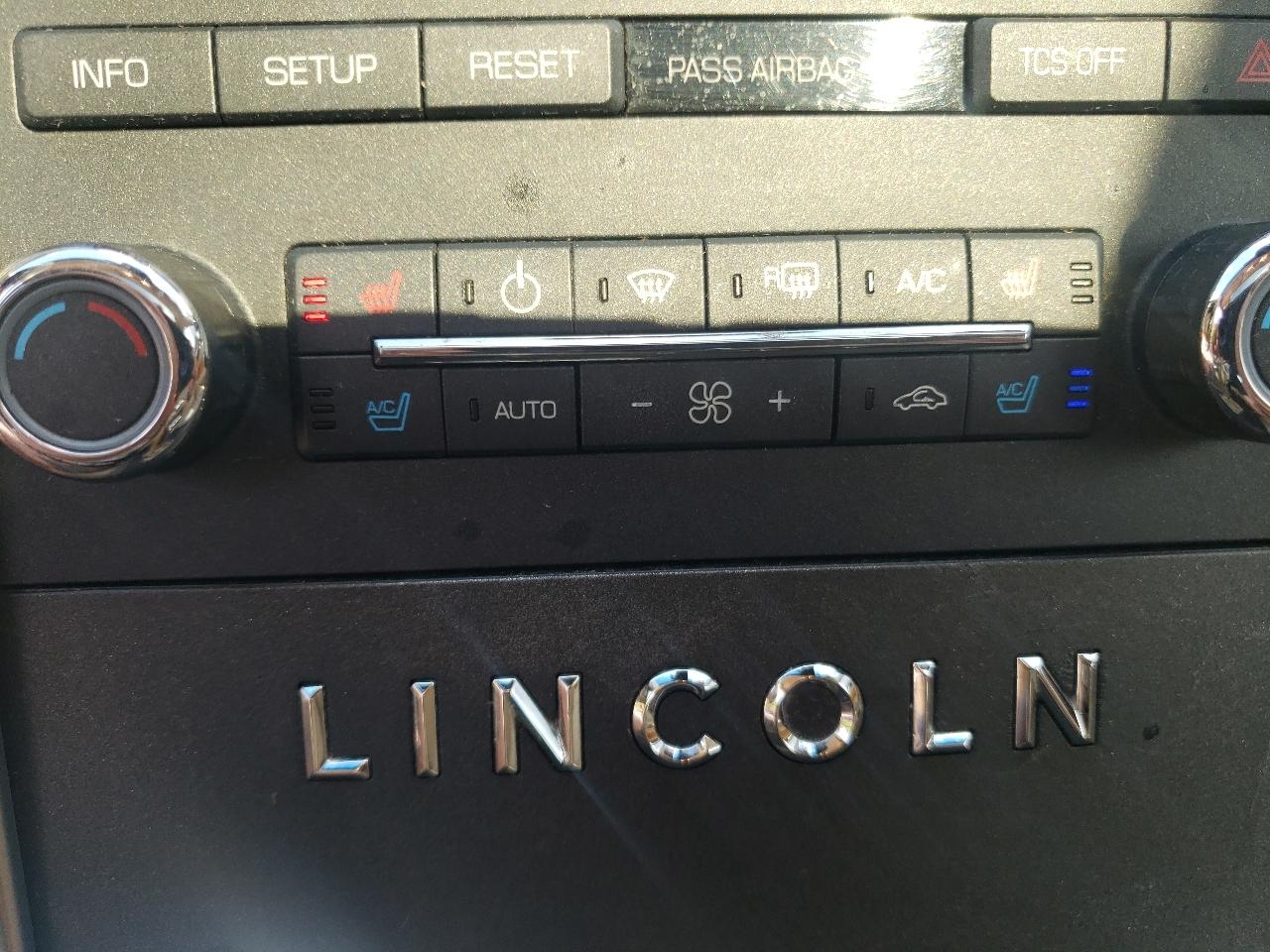 Lincoln MKS 4dr Sdn 3.7L AWD 2012