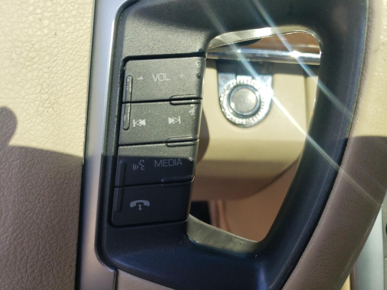 Lincoln MKS 4dr Sdn 3.7L AWD 2012