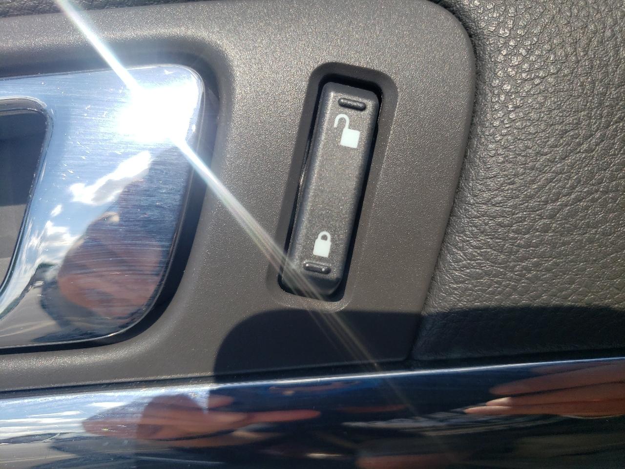 Lincoln MKS 4dr Sdn 3.7L AWD 2012