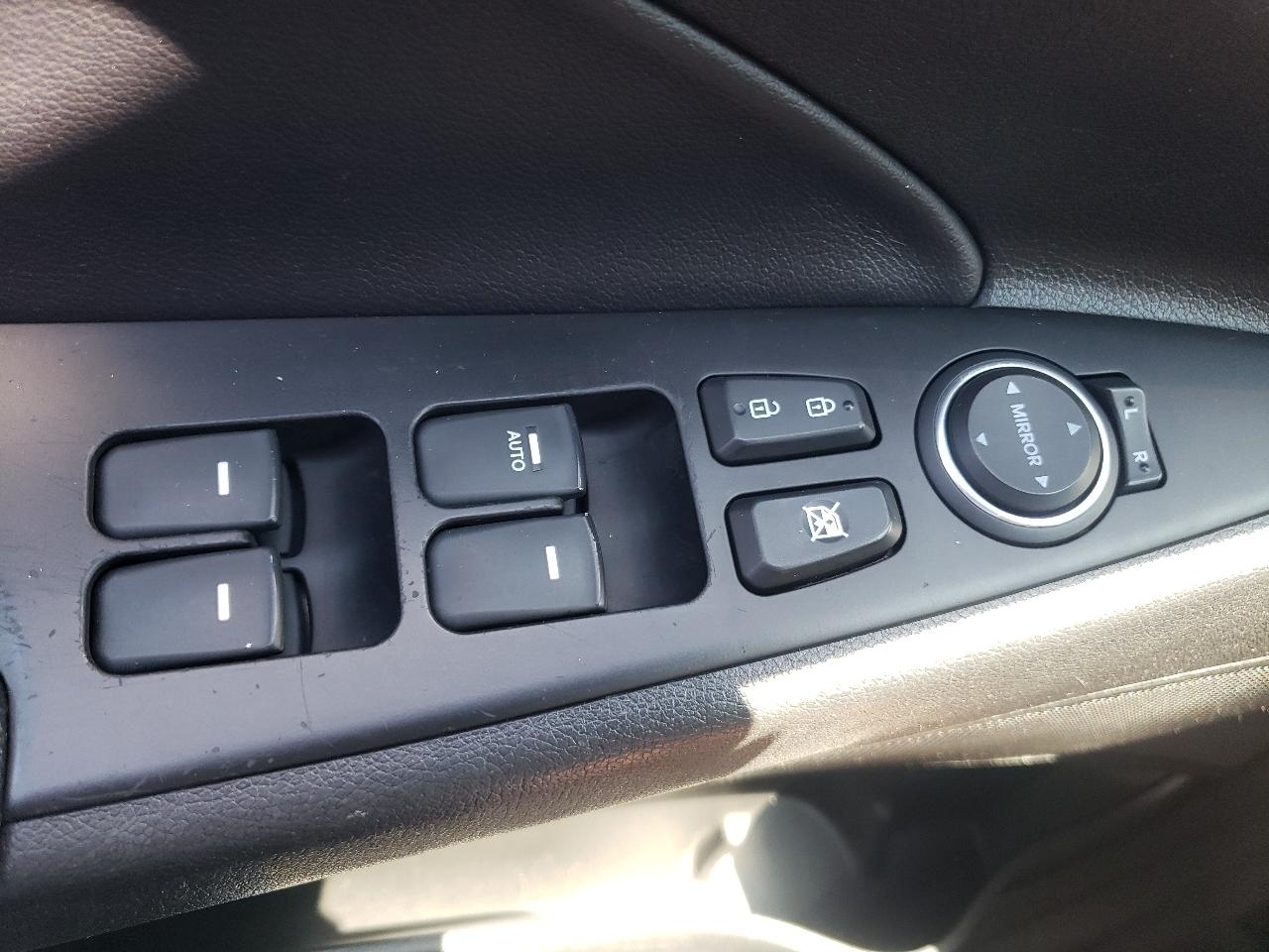 Hyundai Sonata 4dr Sdn 2.0T Auto SE 2013