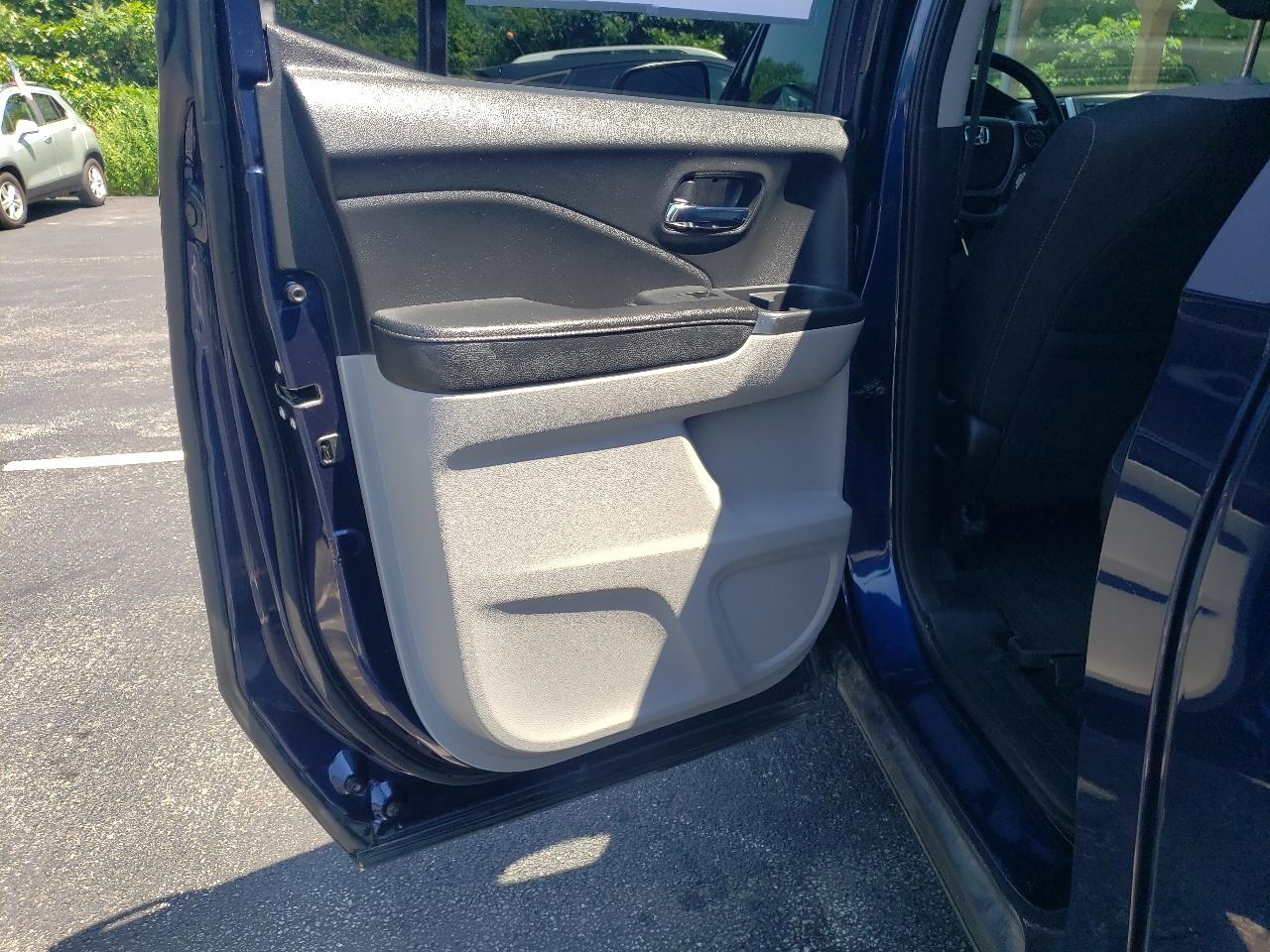Honda Ridgeline RTS 4x4 Crew Cab 5.3' Bed 2017