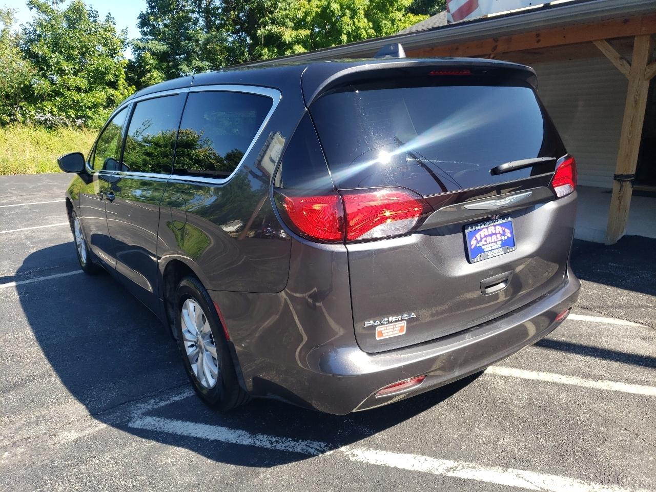 Chrysler Pacifica Touring FWD 2017