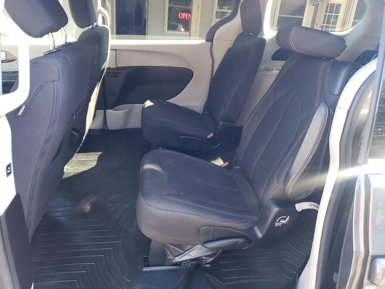 Chrysler Pacifica Touring FWD 2017
