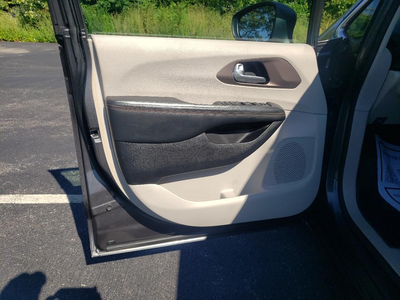 Chrysler Pacifica Touring FWD 2017